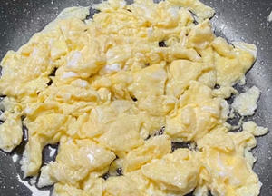 包菜鸡蛋炒粉丝的做法 步骤2