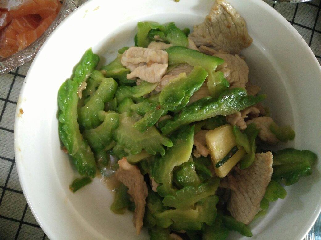苦瓜炒肉片