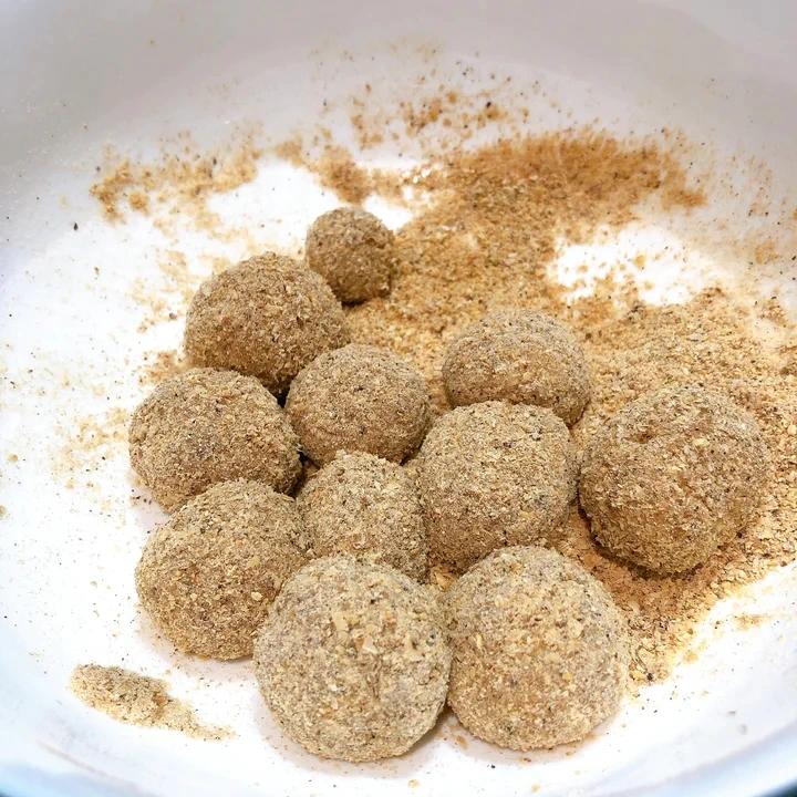 花生黑芝麻汤圆