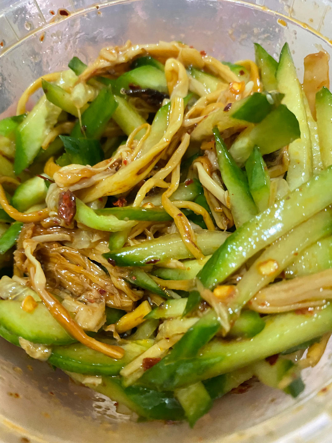 超简单黄瓜拌金针菇