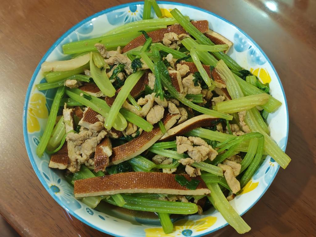 芹菜豆干炒肉丝