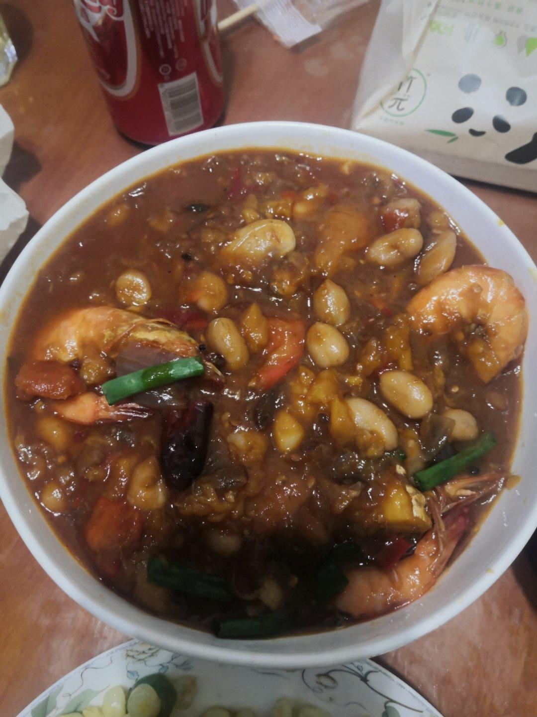 超简单的明虾鸡爪煲