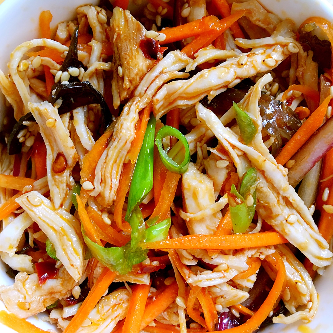 小厨娘娜娜子做的减脂健身凉拌手撕鸡丝香辣麻油版