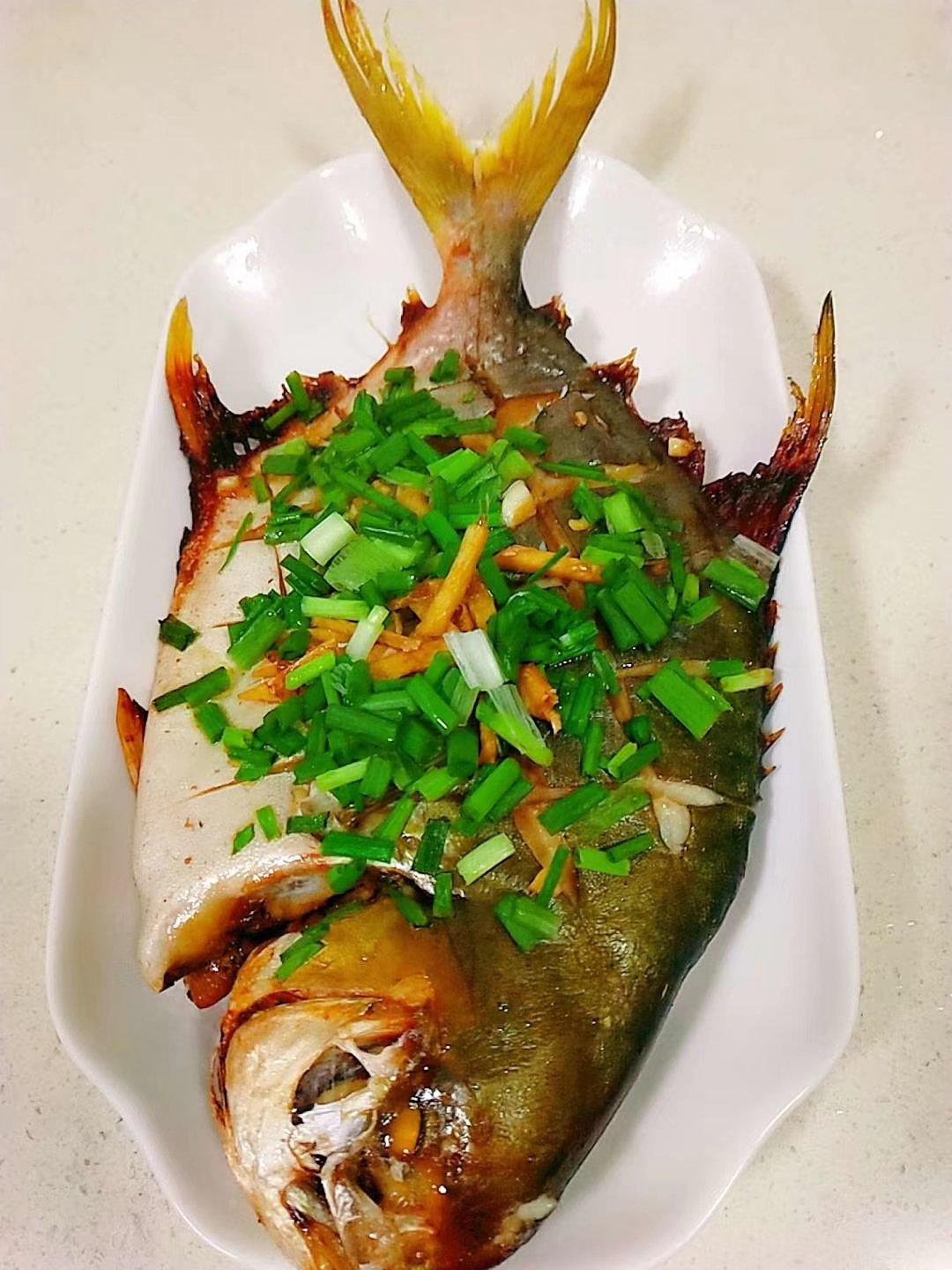 迷迭香烤金鲳鱼