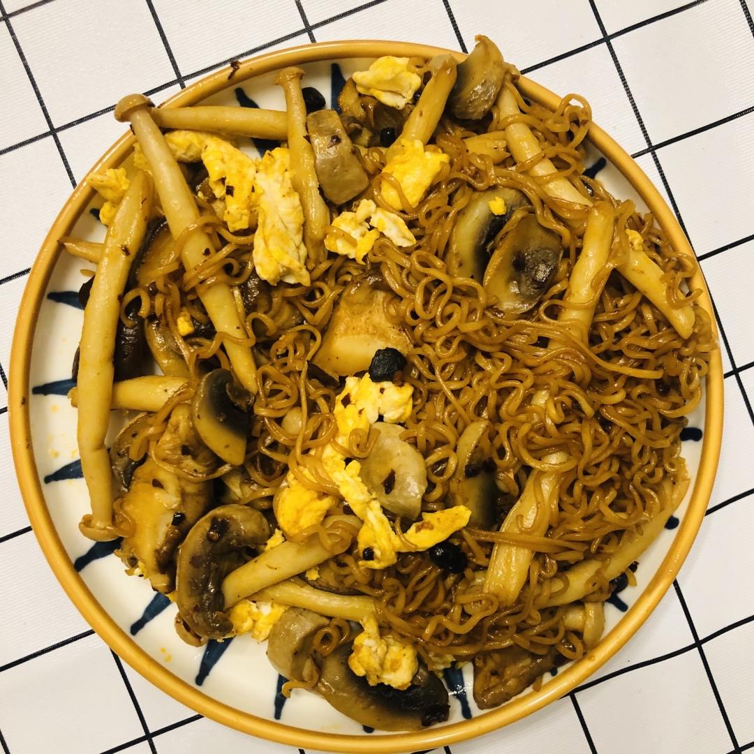 秒杀路边摊的炒方便面