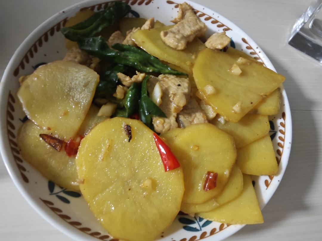 ✅挑战365天晚餐不重样第51天:土豆片炒肉‼️