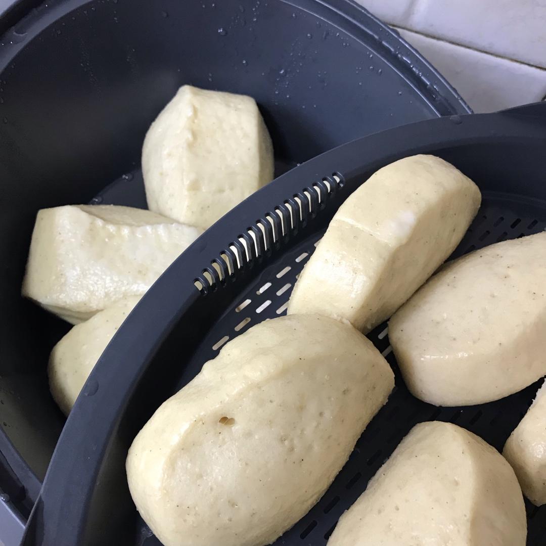 小美做牛奶馒头