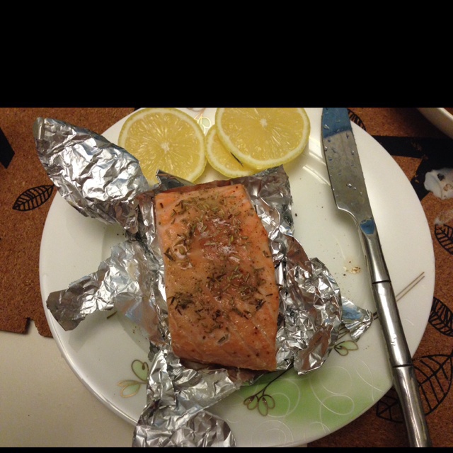 无油烤三文鱼配花菜泥