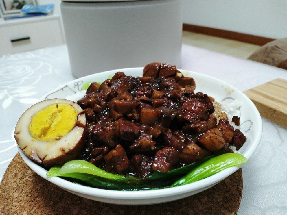 洋葱酥卤肉饭