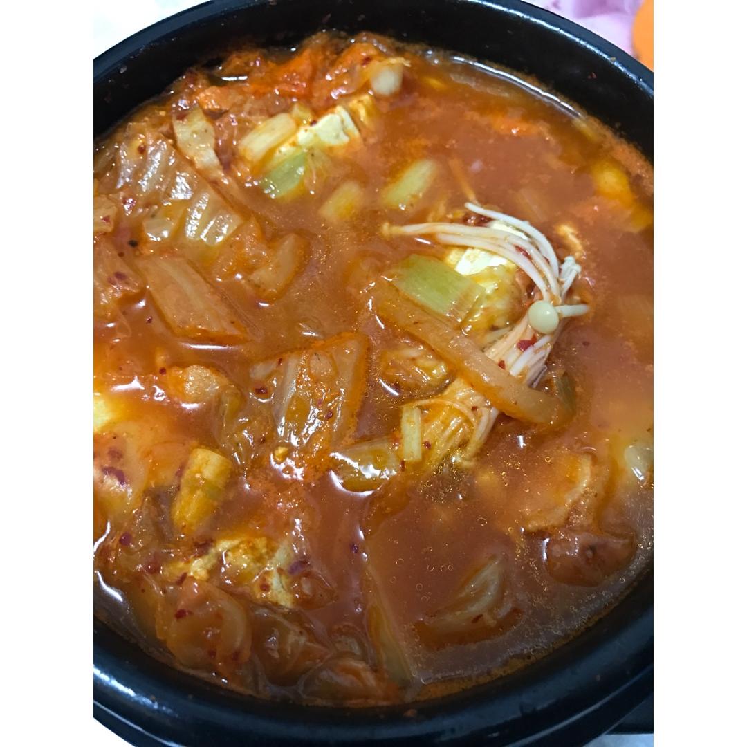 韩式泡菜汤--辣白菜汤