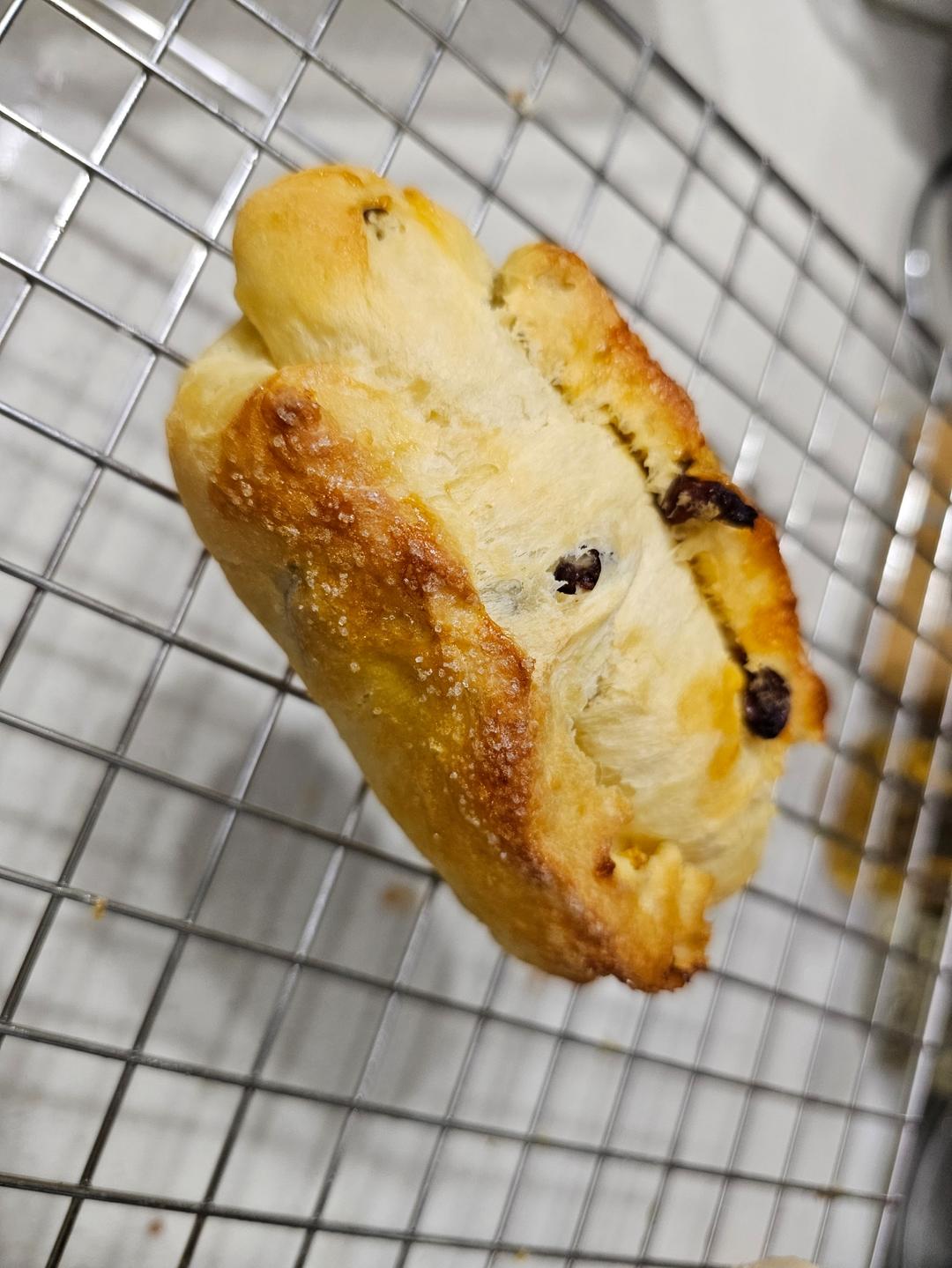 奶香松软的葡萄干面包｜有手就会