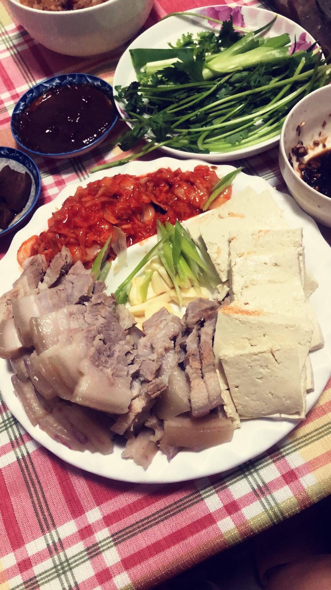 五花肉包辣白菜