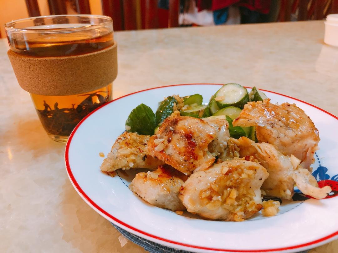 酷炫屌炸天好吃的煎鸡胸肉（香蒜蜂蜜煎鸡胸肉）