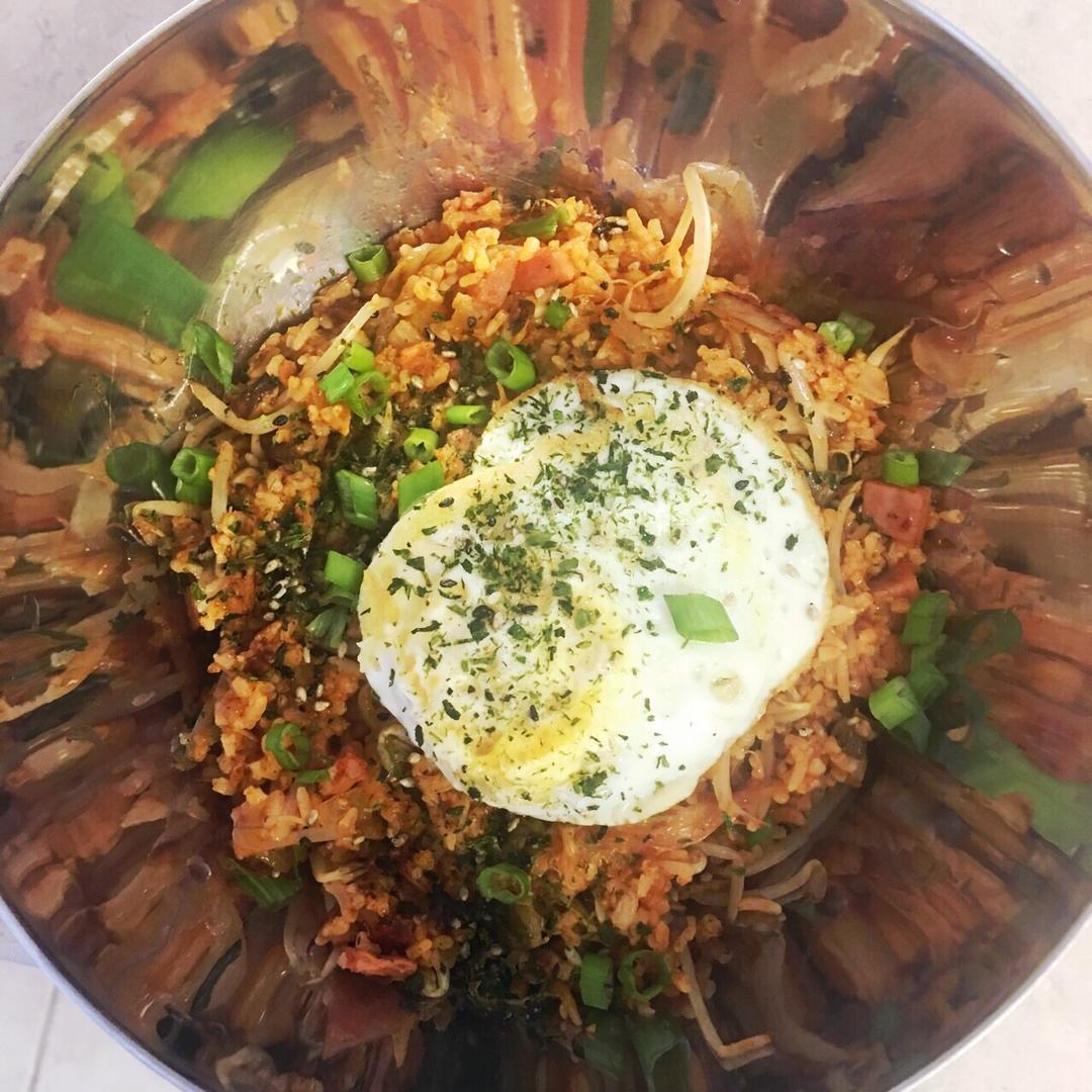 泡菜吞拿鱼（金枪鱼）炒饭—冬天就该来一碗红红火火的炒饭