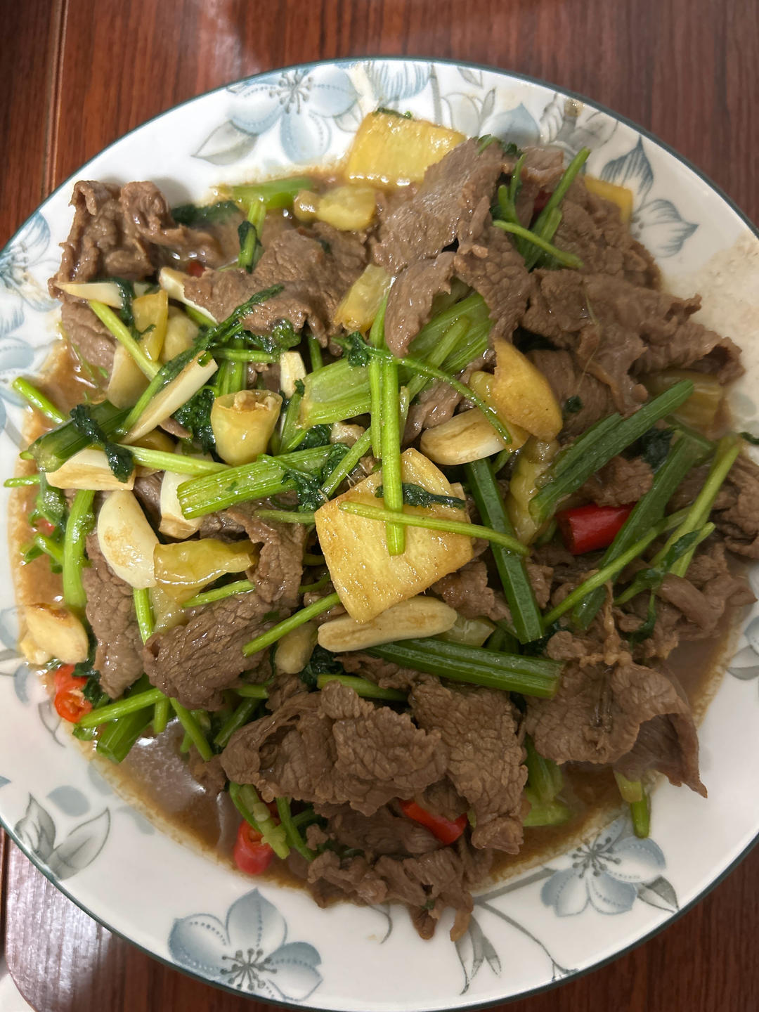 小炒黄牛肉，肉嫩味香！太好吃了简直是米饭杀手！