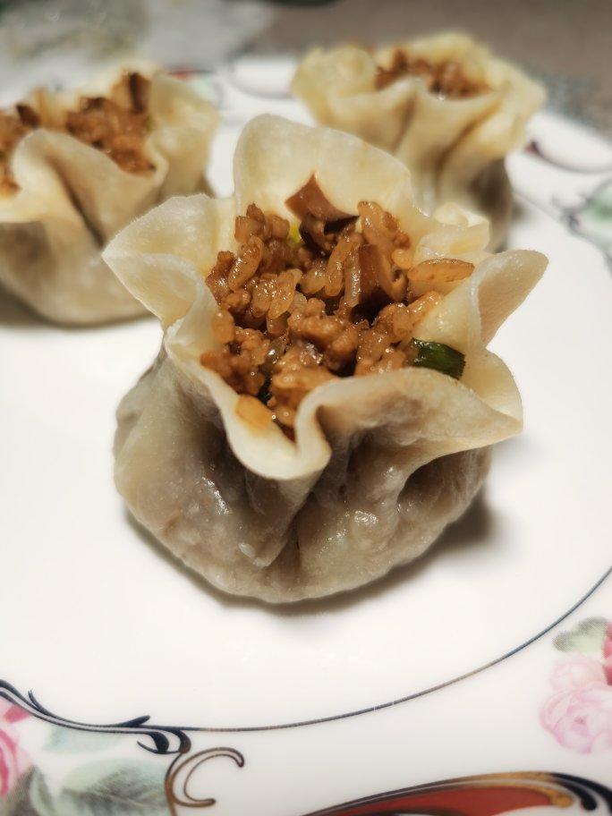 油润软糯鲜香-烫面糯米烧麦