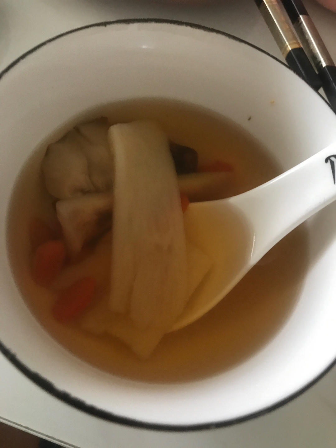 淮山干香菇红枣枸杞汤