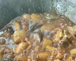 香菇土豆焖鸡块的做法 步骤5