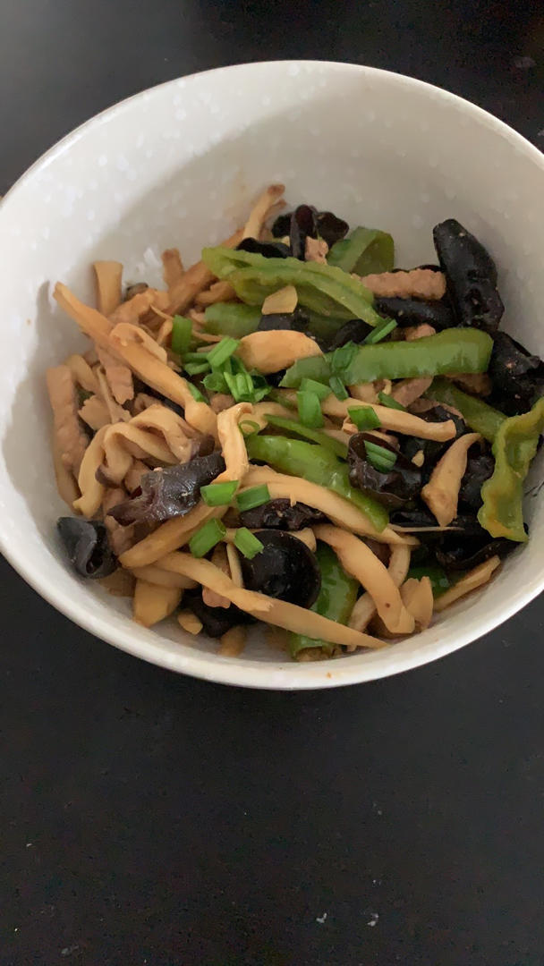 杏鲍菇木耳炒肉