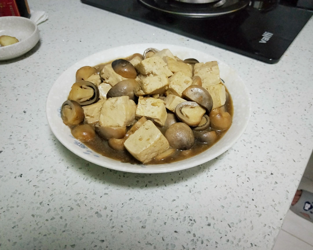 草菇烧豆腐的做法