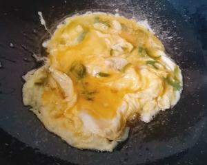 扇贝丁滑炒鸡蛋的做法 步骤3
