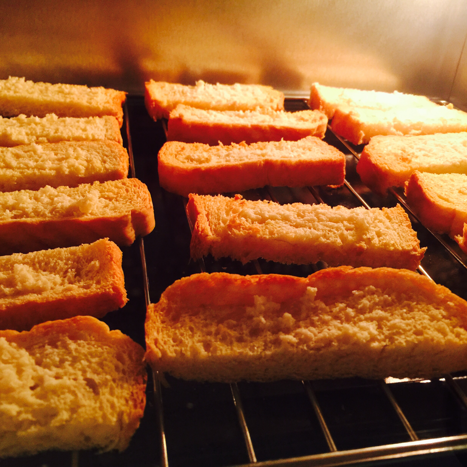 嗨皮红豆粒儿做的面包干