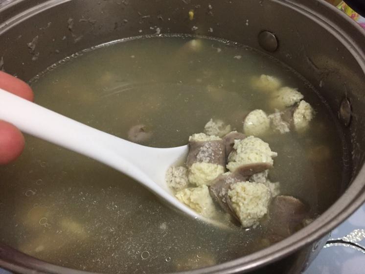 小肠灌蛋绿豆汤的做法