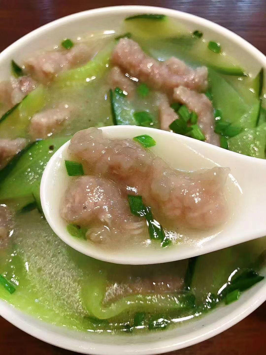 夏天清爽解膩的黃瓜滑肉湯！太鮮美了！的做法 步驟3