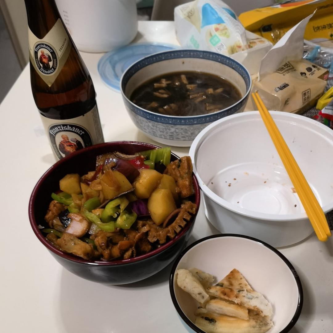 “家常版大盘鸡”汤汁简直拌面拌饭泡饼利器！每次连汤带肉吃的一干二净～