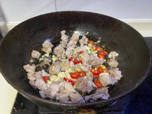 拆骨肉焖荷包蛋(下饭菜)的做法 步骤5