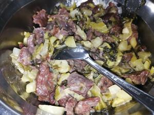 咸酸菜炒牛肉的做法 步骤8