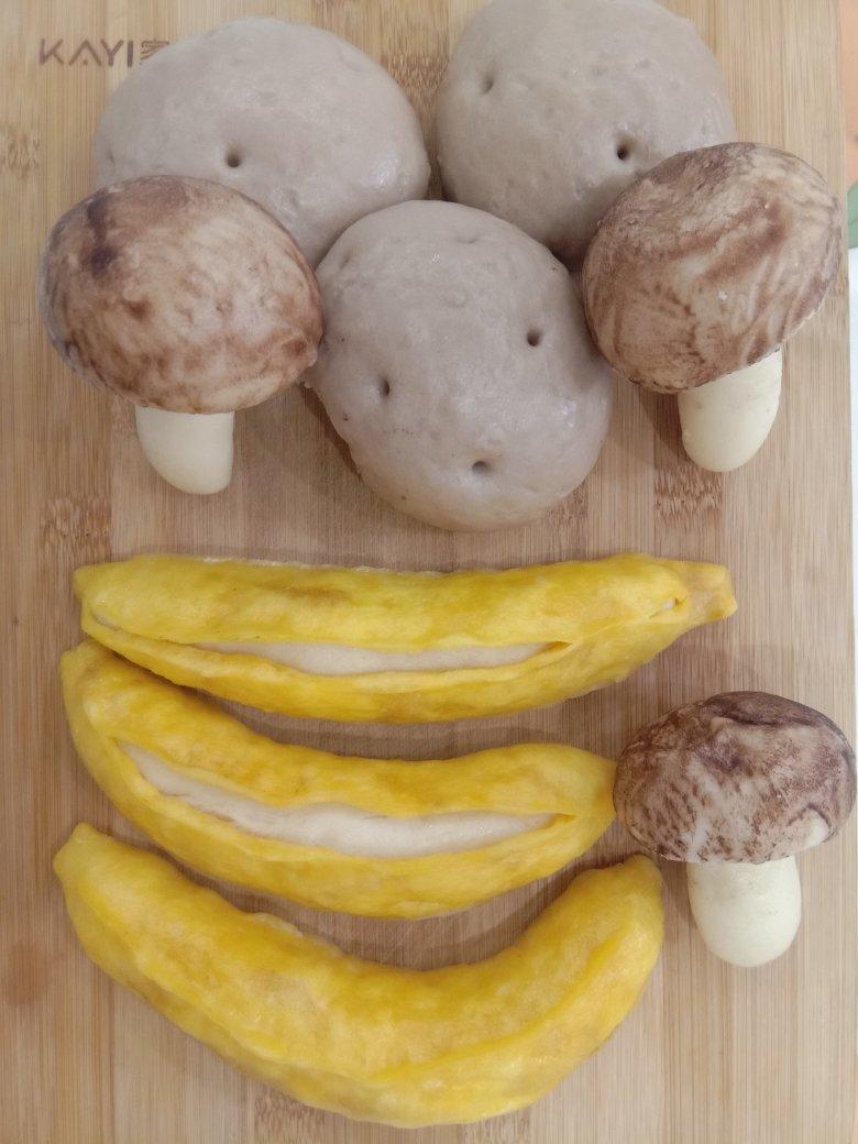 蒸一锅土豆和香菇馒头