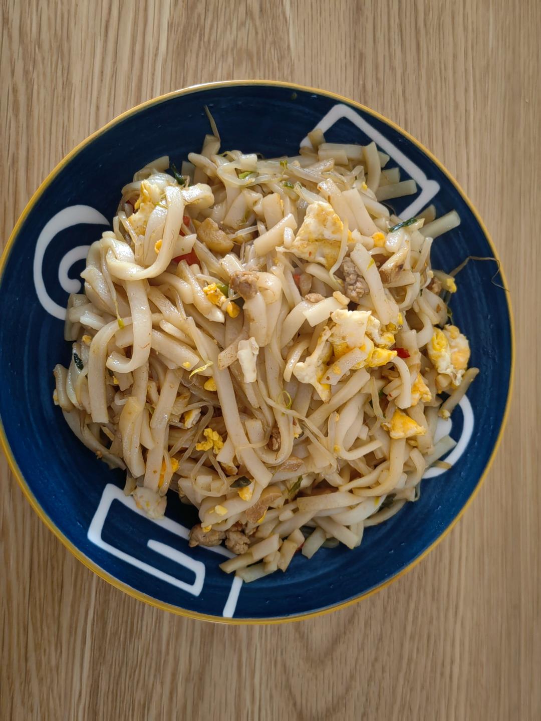 路边摊的炒河粉