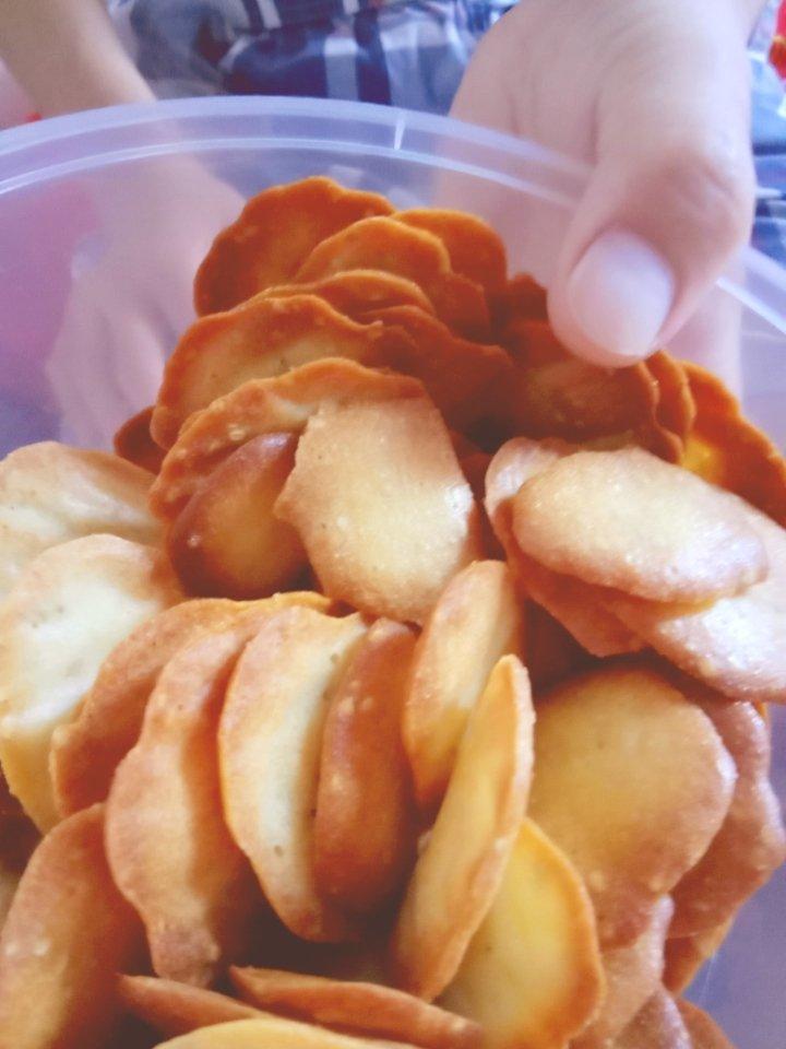 小时候的味道 — 芝麻鸡蛋薄脆饼干