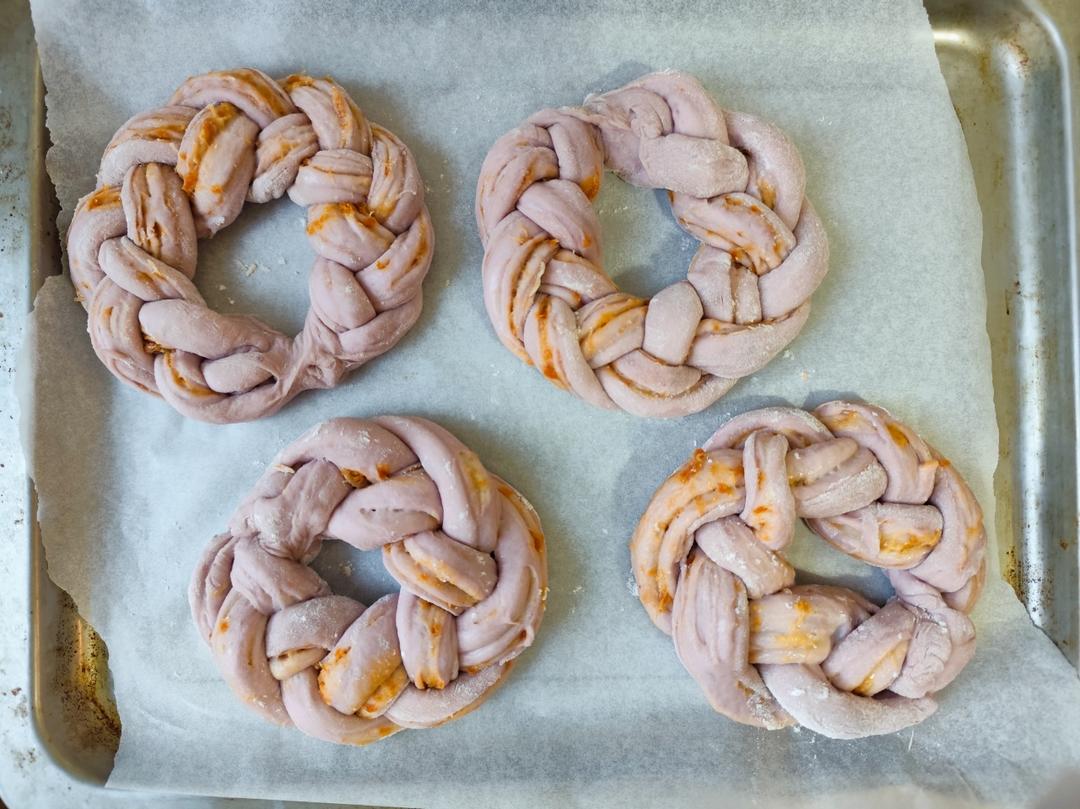 抹茶奶酥花环面包