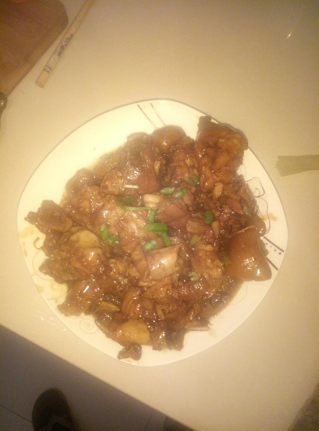 美味的家常菜：红烧猪蹄