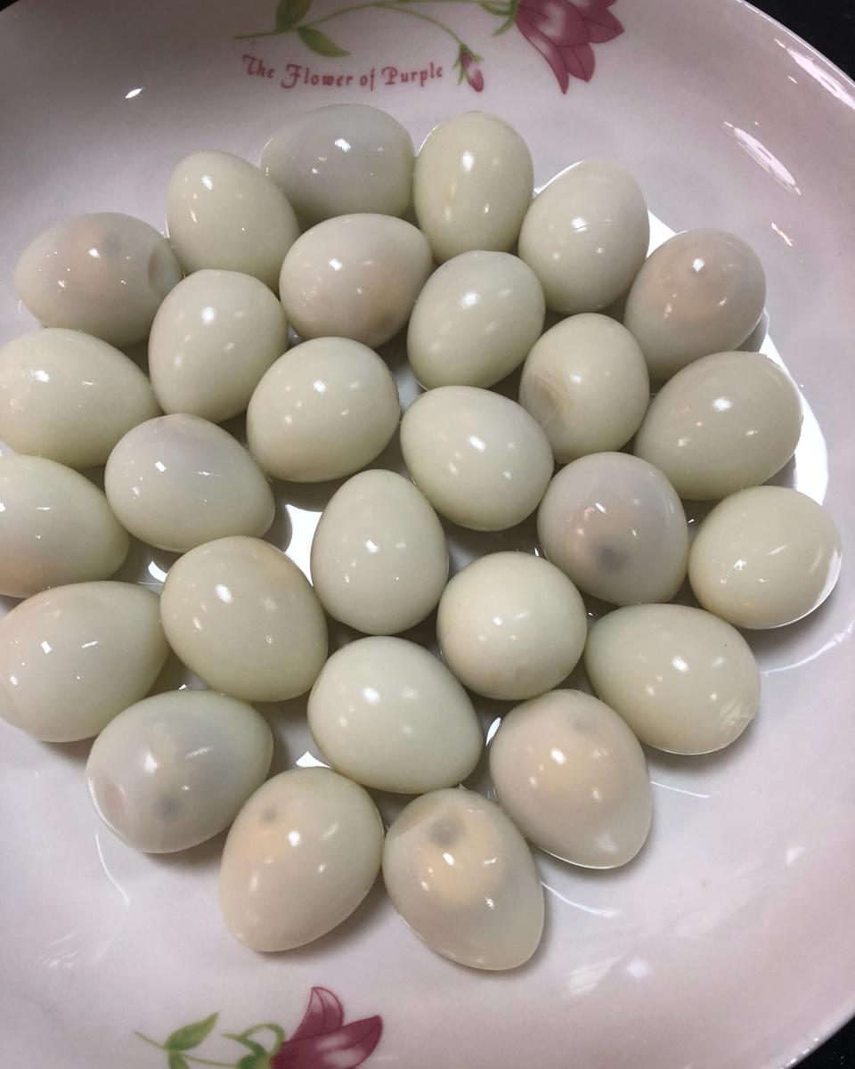 巧剥鹌鹑蛋