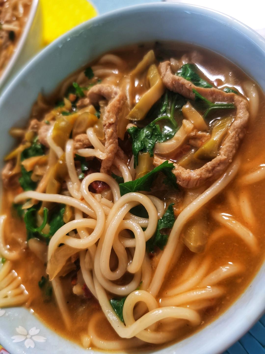 香辣榨菜肉丝面