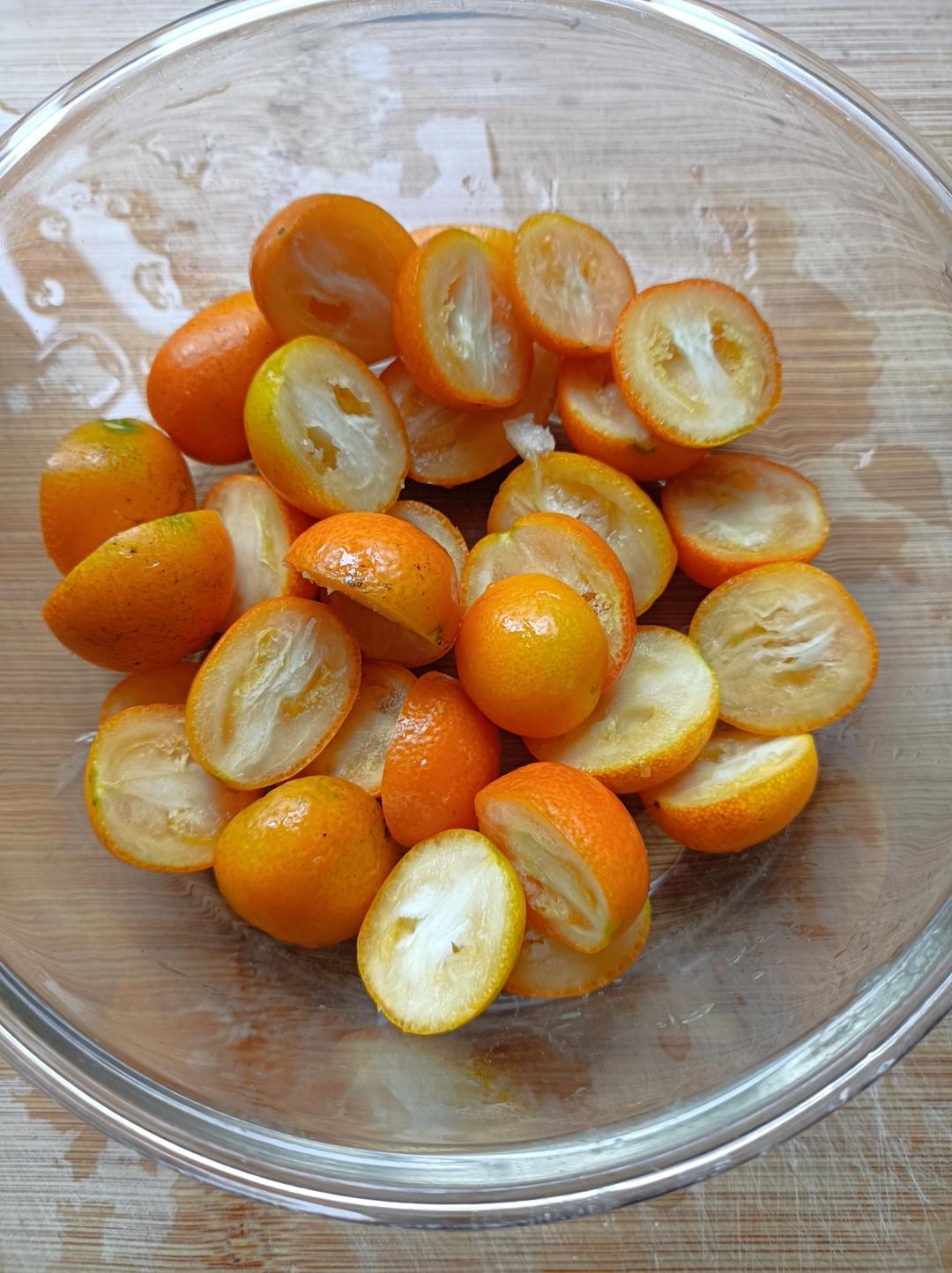 冬季十道素~甜品~金桔炖雪梨（微波炉版）的做法 步骤2