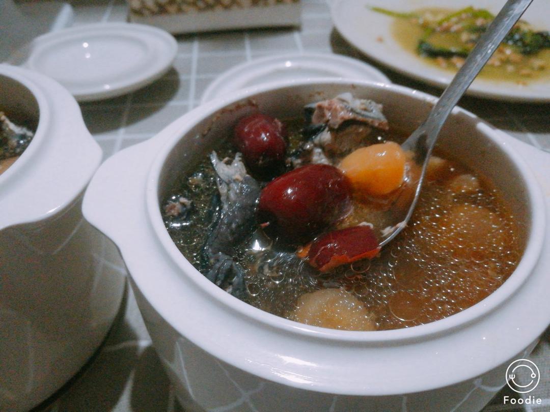 枸杞红枣乌鸡汤