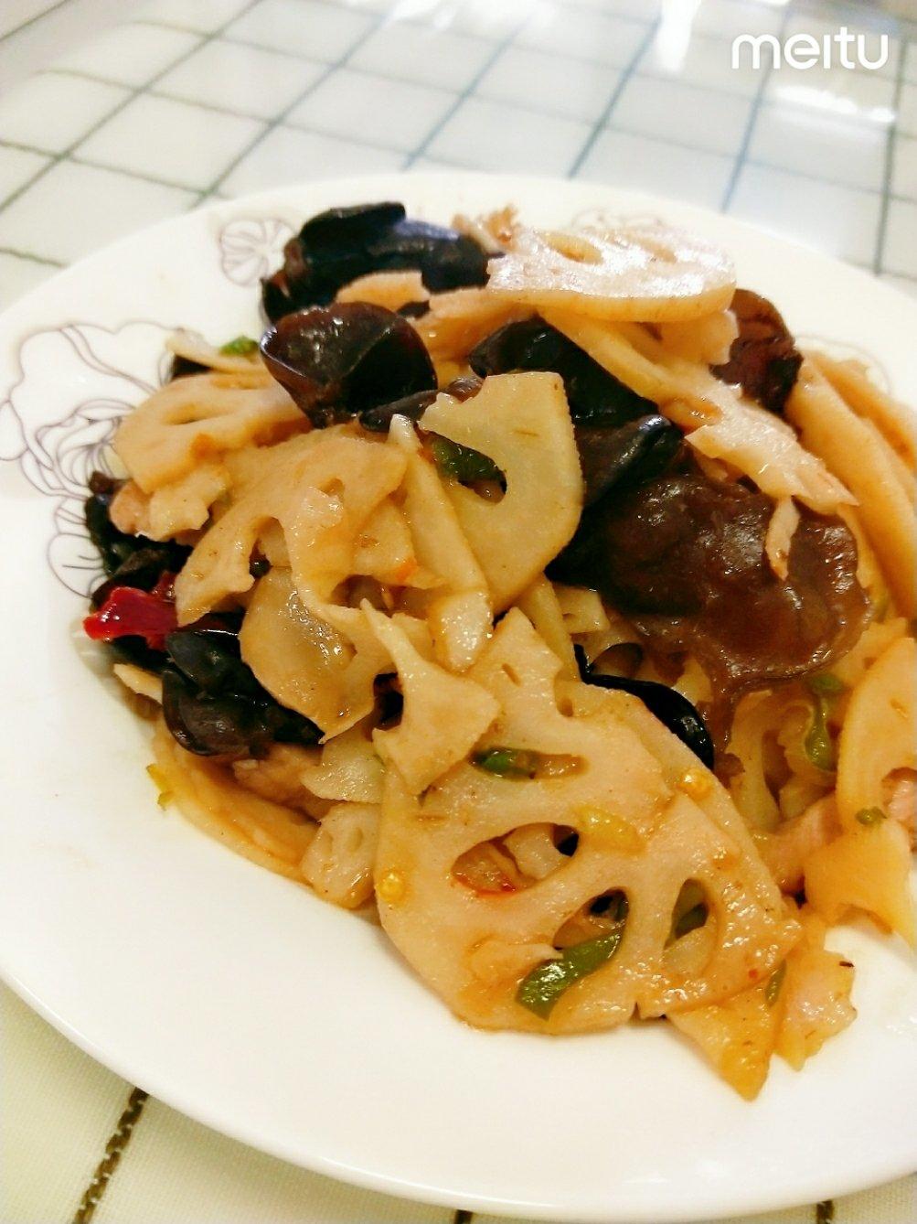 rei1106做的莲藕木耳炒肉片
