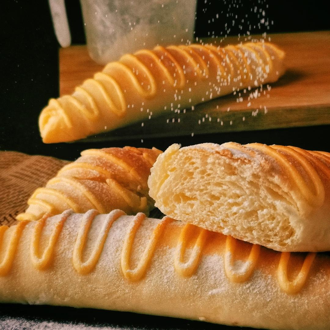 鲜奶油毛毛虫面包