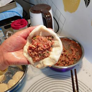 榨菜鲜肉锅盔（发面、死面通用）的做法 步骤5
