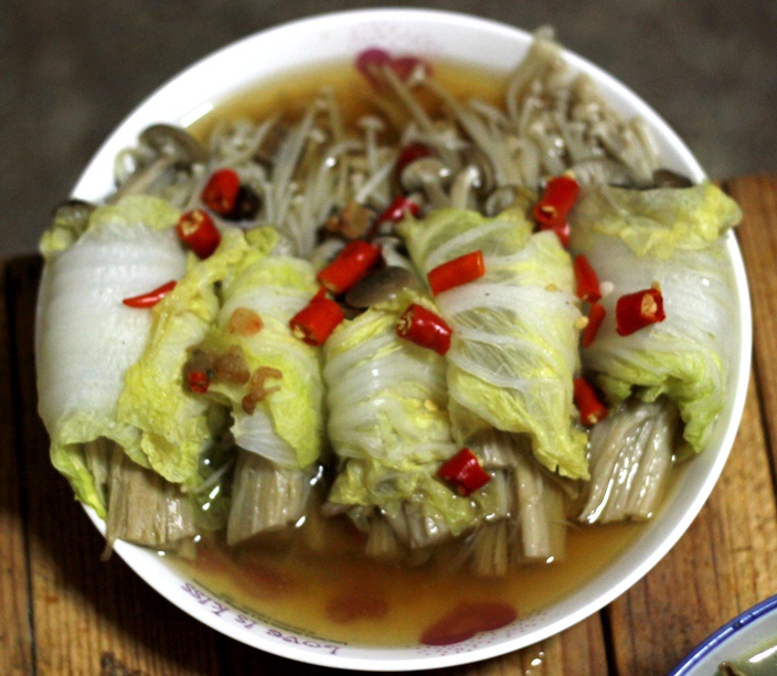 娃娃菜包双菇（Steamed Baby Cabbage with Mushrooms）