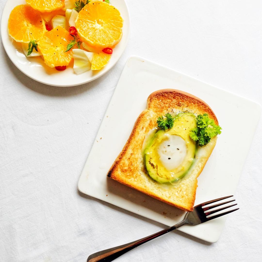 牛油果面包煎鸡蛋