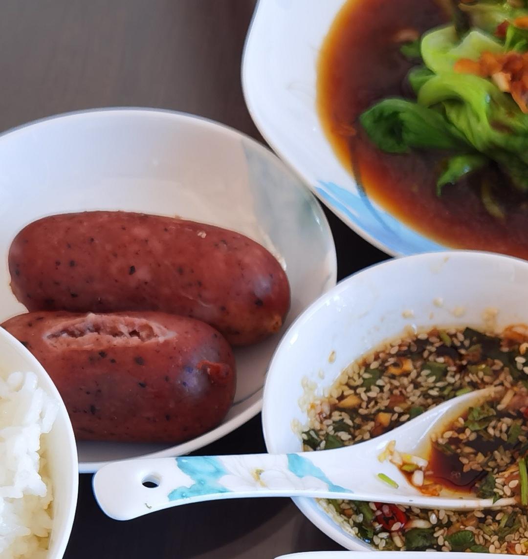 实验多次味道终于满意了～黑椒脆皮烤肠