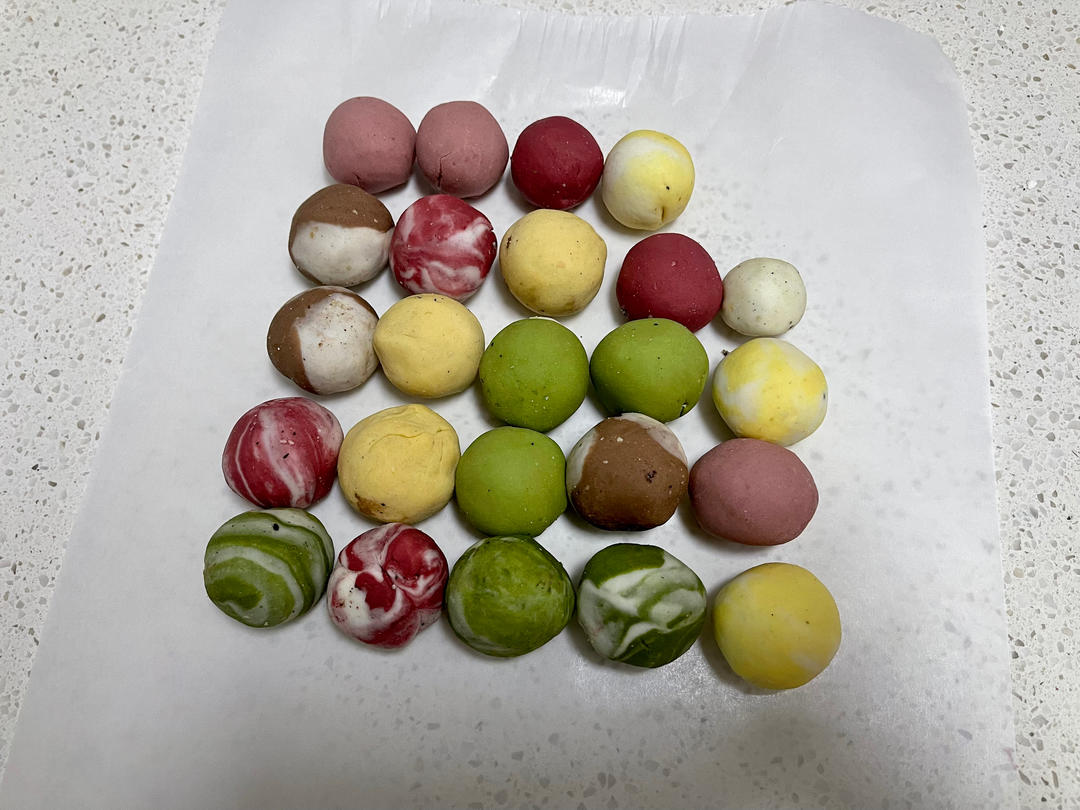 花生黑芝麻汤圆