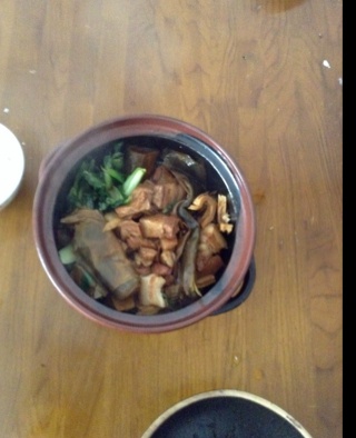 吃着碗里望着锅里的红烧肉