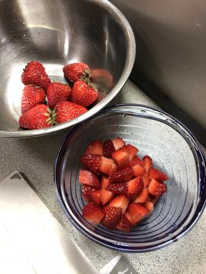 草莓蛋糕卷的做法 步骤21