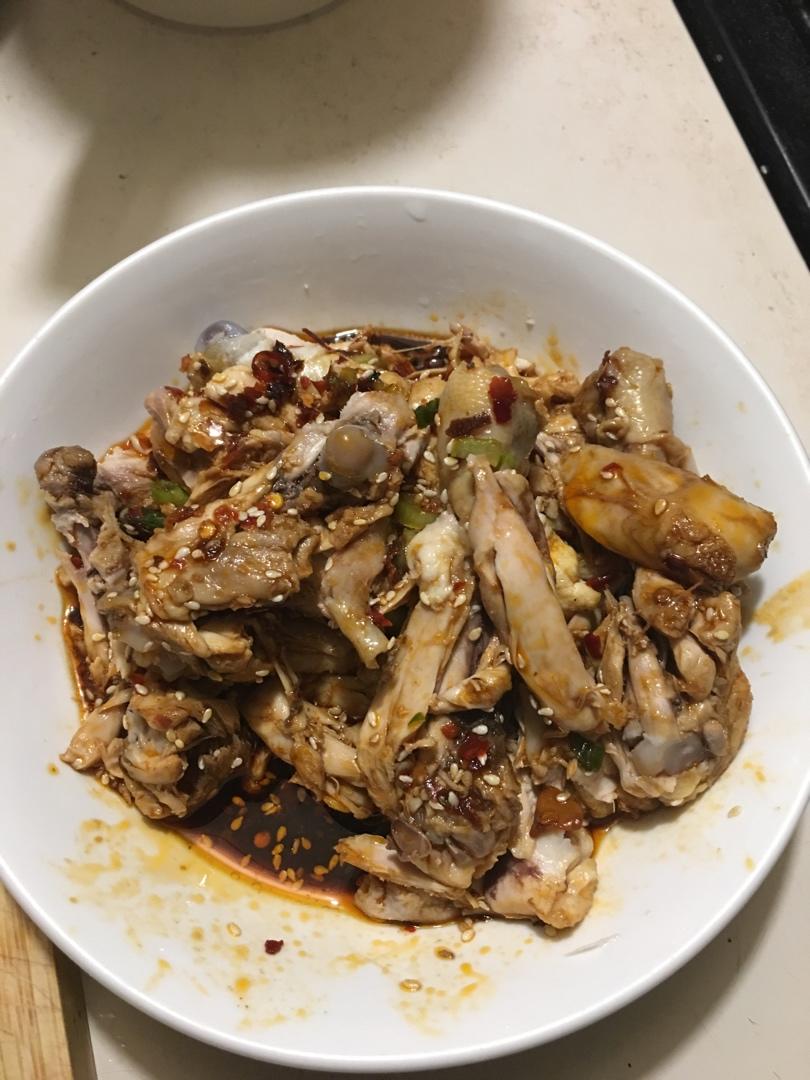 简单好吃的鸡腿做法，不炒不炖口感超滑嫩，给年夜饭加道菜